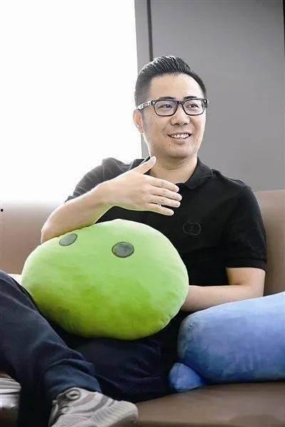 抖音青岛网红葛优吃瓜